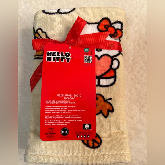 Hello Kitty Hand Towels set of 2 - Picture 2 of 3